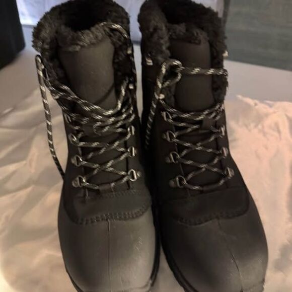 New Black Faux Fur Lined Winter Boots - Picture 6 of 10